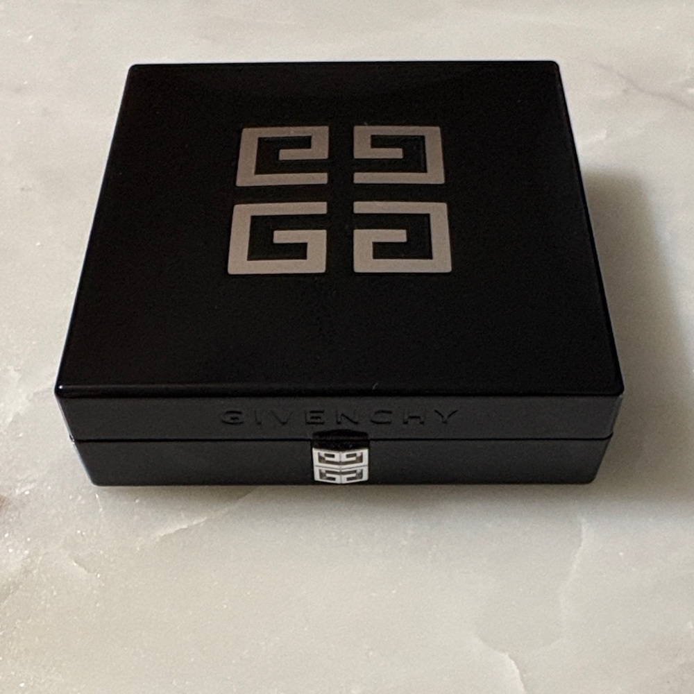 Givenchy PRISME LIBRE 02 Satin Blanc 5A01